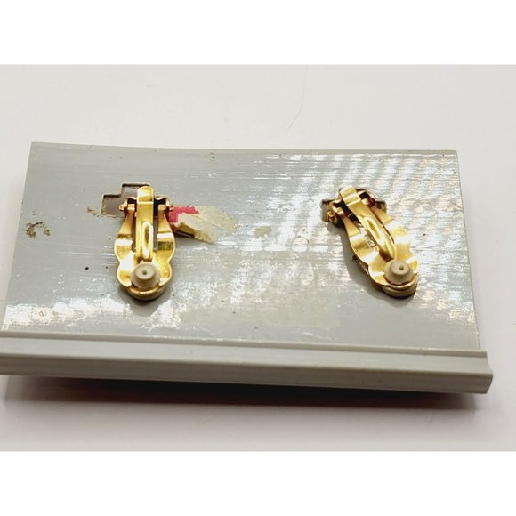 31. Signed Carolee NOS Flower Earrings (A446) - Picture 2 of 4